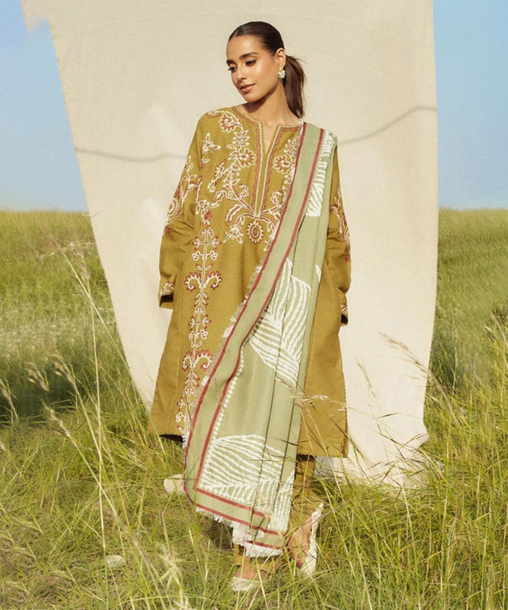 Zara Shahjahan 3PC Dhanak Embroidered Shirt with Digital Printed Shawl – ZC271