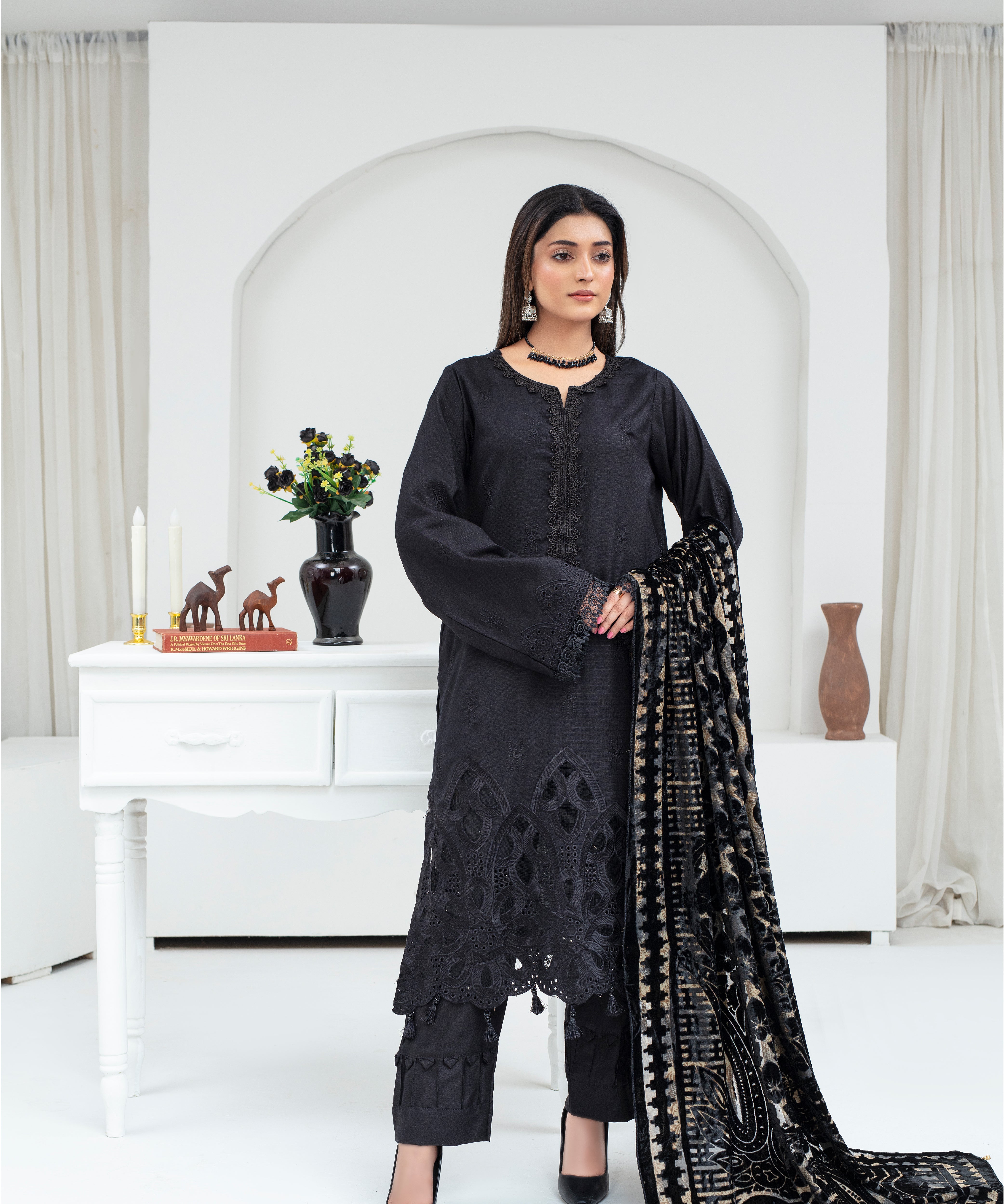Dhanak 3PC Chikankari Embroidered Shirt with Luxurious Velvet Plachi Shawl – ZC2107