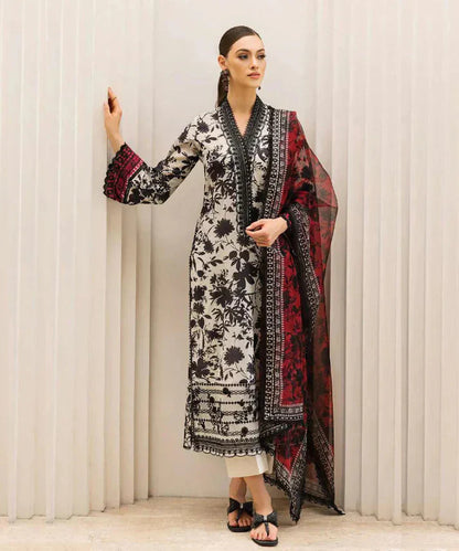 Zainab Chottani 3PC Karandi Printed Shirt with Karandi Printed Dupatta – ZC816