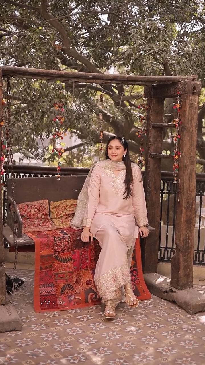 Lawn 3PC Embroidered Shirt with Digital Printed Jacquard Dupatta – ZC1422