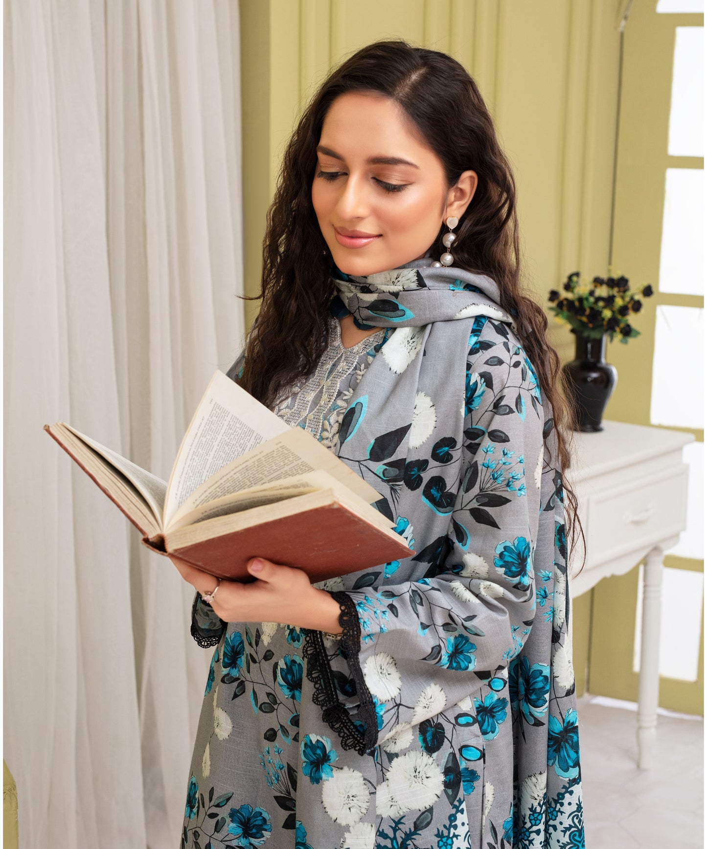 Creation Khaddar 3PC Printed Shirt & Trouser with Dupatta – ZC916