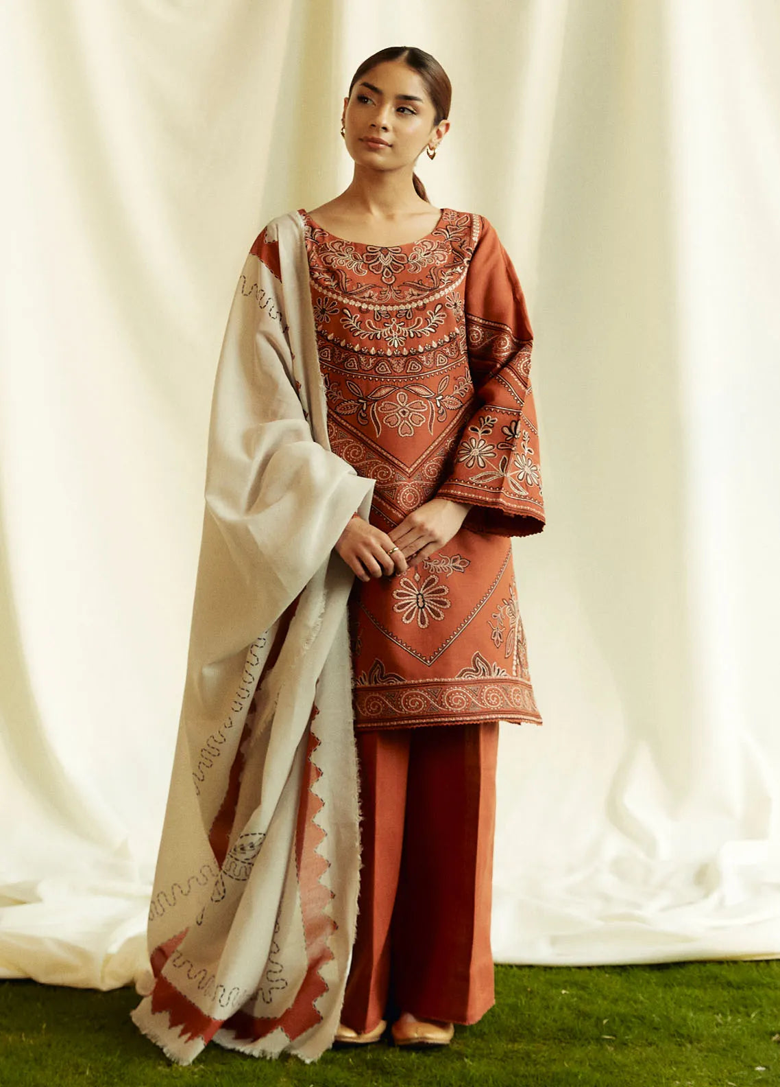 Zara Shahjahan 3PC Dhanak Embroidered Shirt with Digital Printed Shawl – ZC280